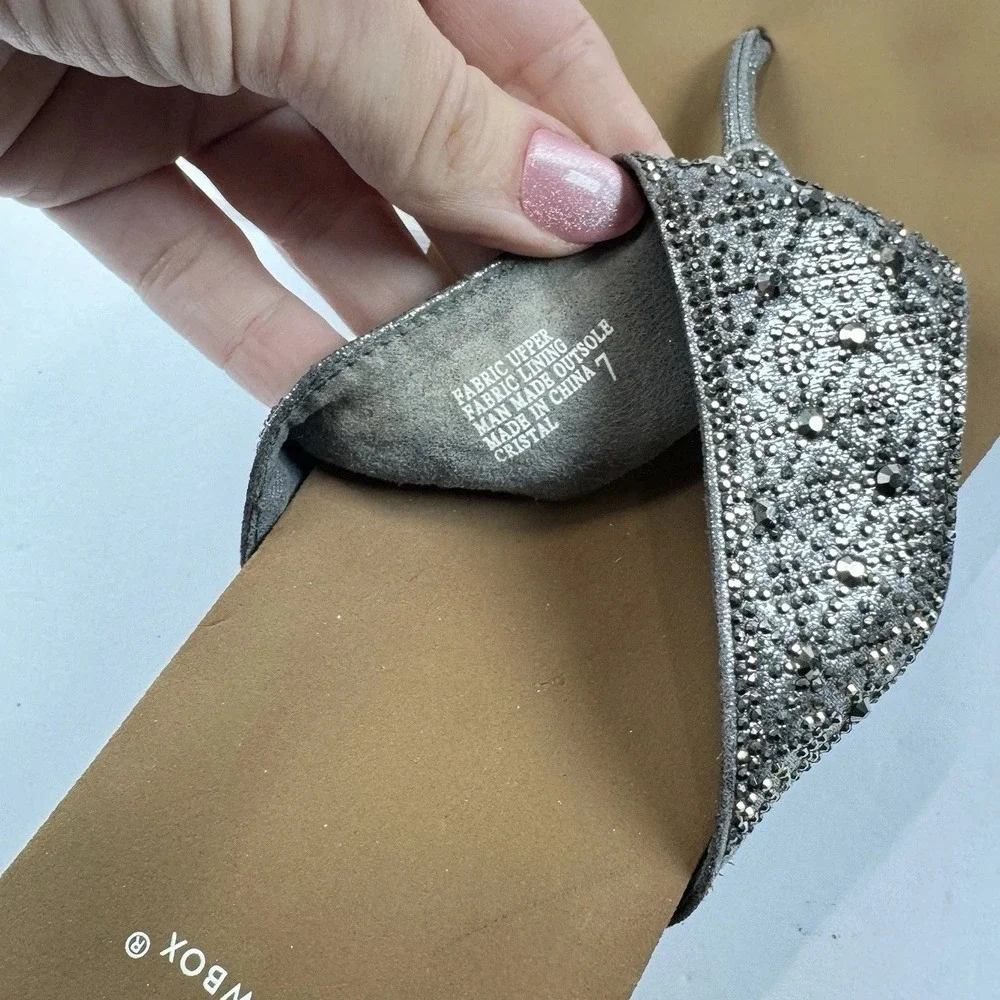 Yellow Box Crystal Wedge Sandals Sz 7 Silver Glitter Rhinestone‎ Flip Flops - Picture 15 of 16